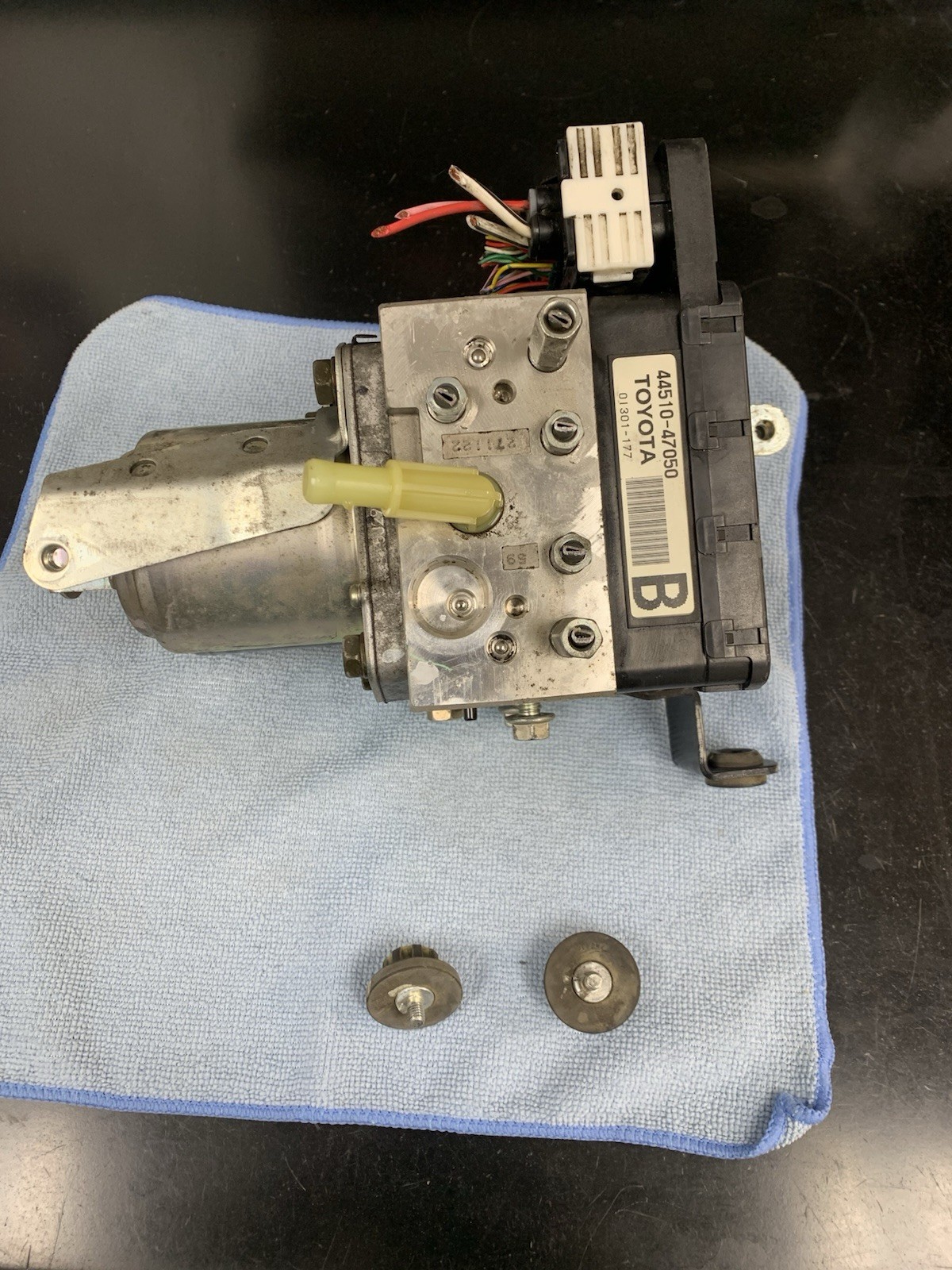 2004-2009 TOYOTA PRIUS HYBRID ABS ANTI LOCK HYDRAULIC BRAKE PUMP SYSTEM MODULE