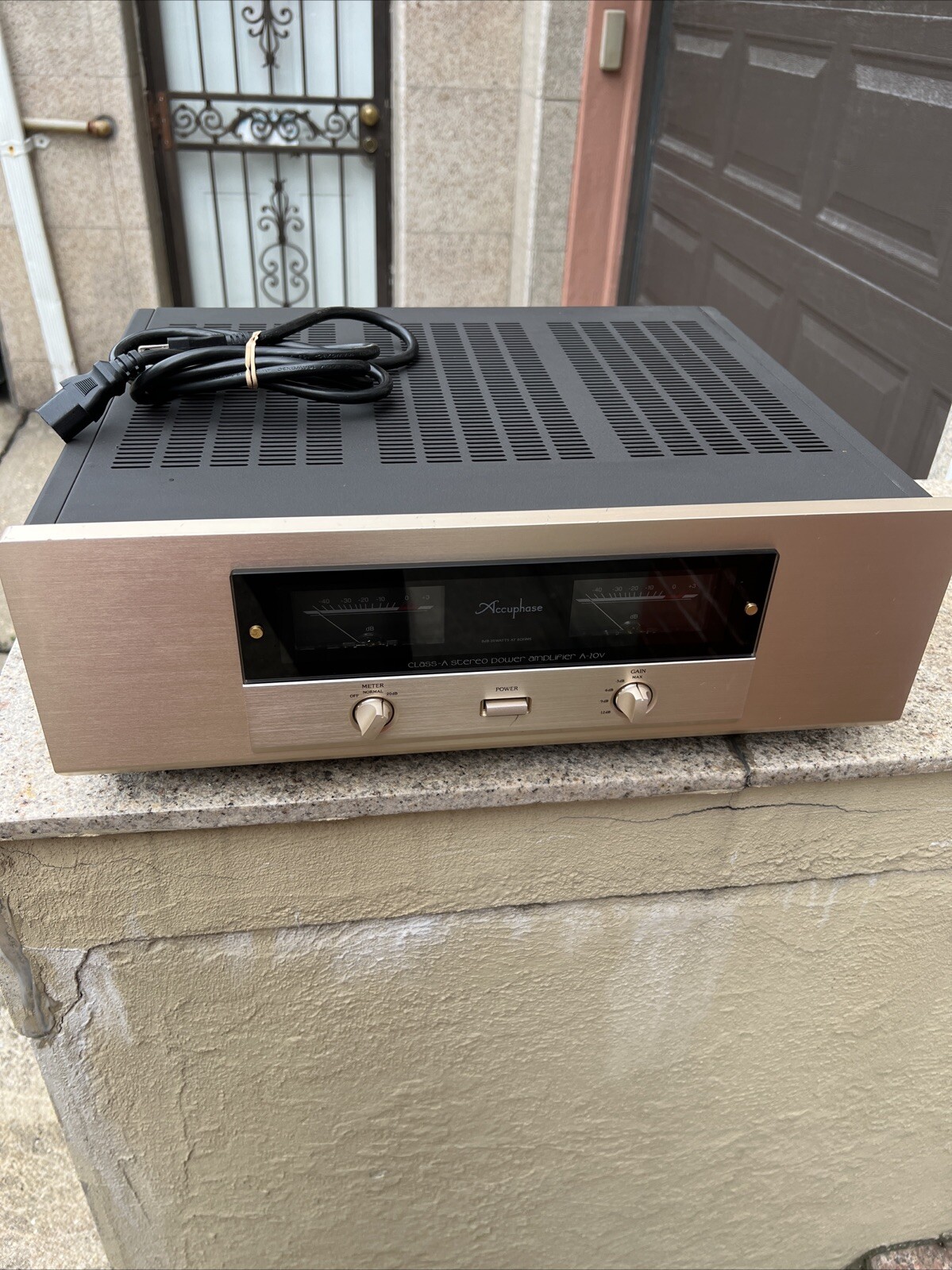 Accuphase A-20V vintage audio equipment - eBay listing photo 1