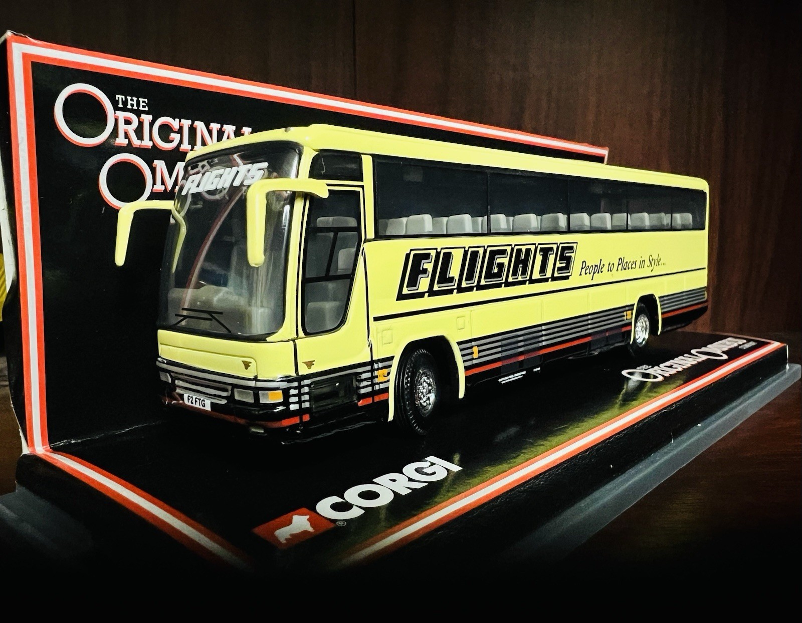 Corgi 43805 Plaxton Excalibur Coach Flights Travel 1/76 Scale New Boxed