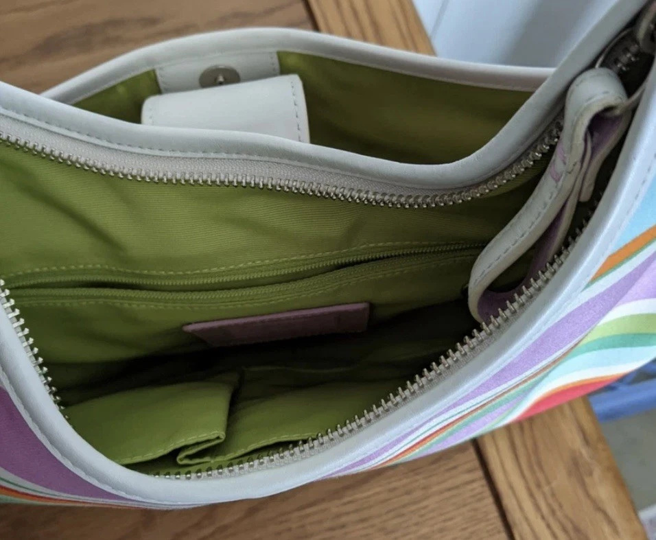 Bolsa de ombro Coach Y2K Hampton multicolorida listrada arco-íris crescente vintage - Imagem 4 de 4