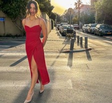 Reformation Courtney Dress Size 4 Red Perfect For Holidays Or Weddings