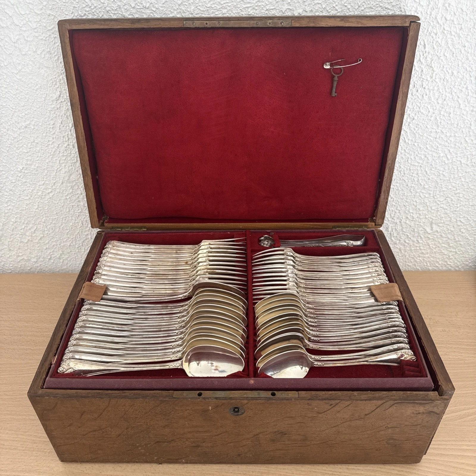 Coffret Boîte 3 Étages Plateaux De 83 Couverts En Métal Argenté