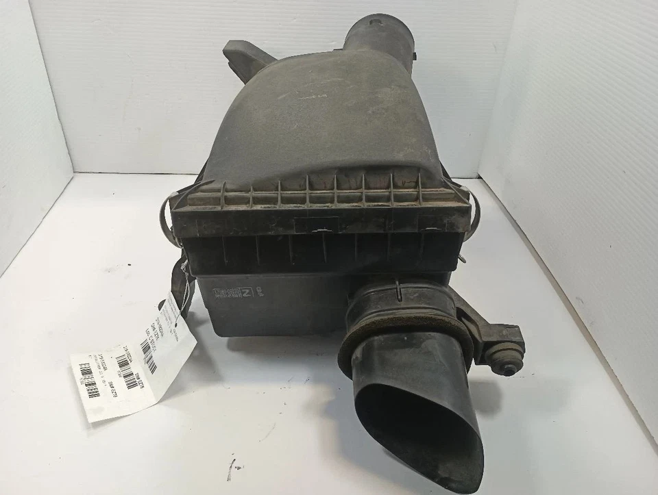 2007-2019 Toyota Tundra, Sequoia Air Cleaner Without Hydrocarbon Filter OEM - Image 2 of 4