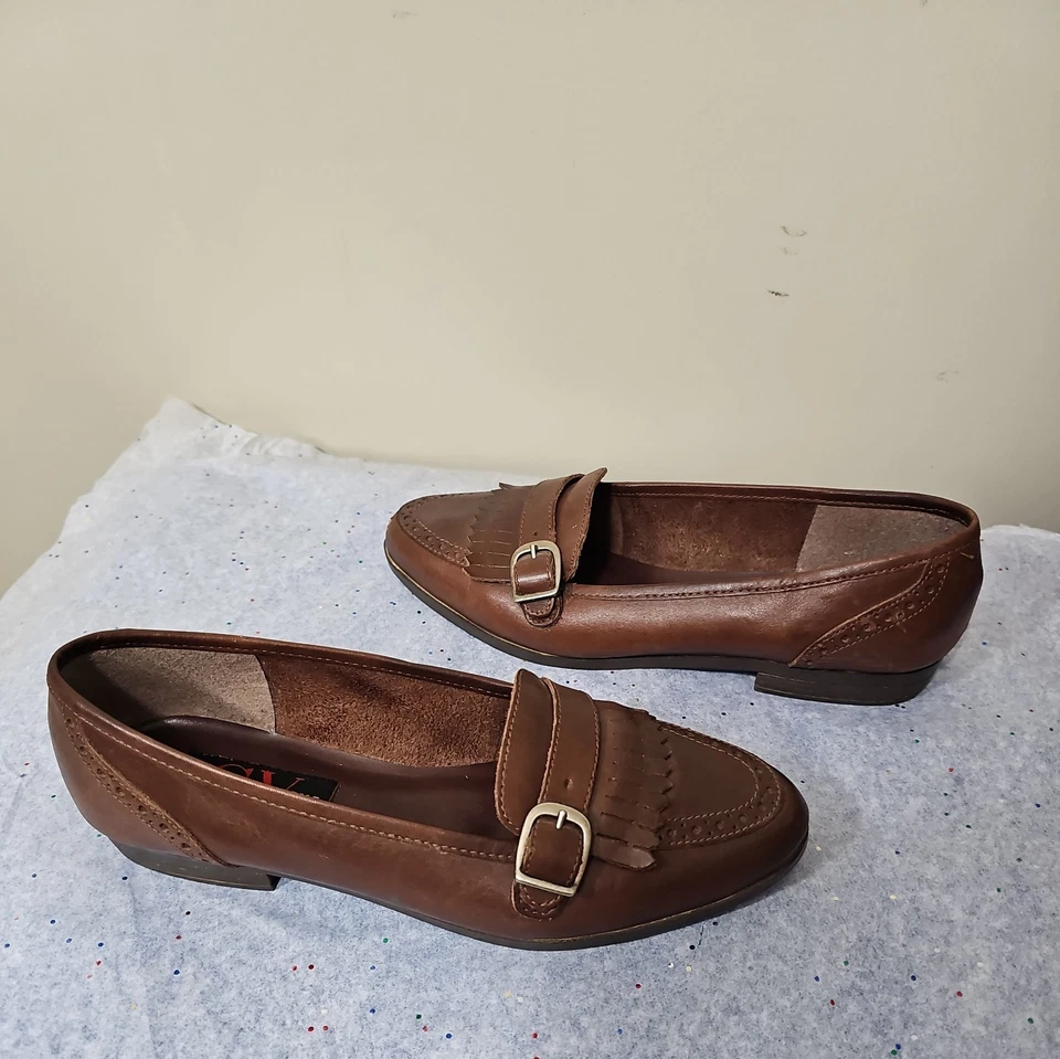 Mocasines para mujer de colección Gloria Vanderbilt talla 6,5 M con borla de cuero Foto 3 de 4