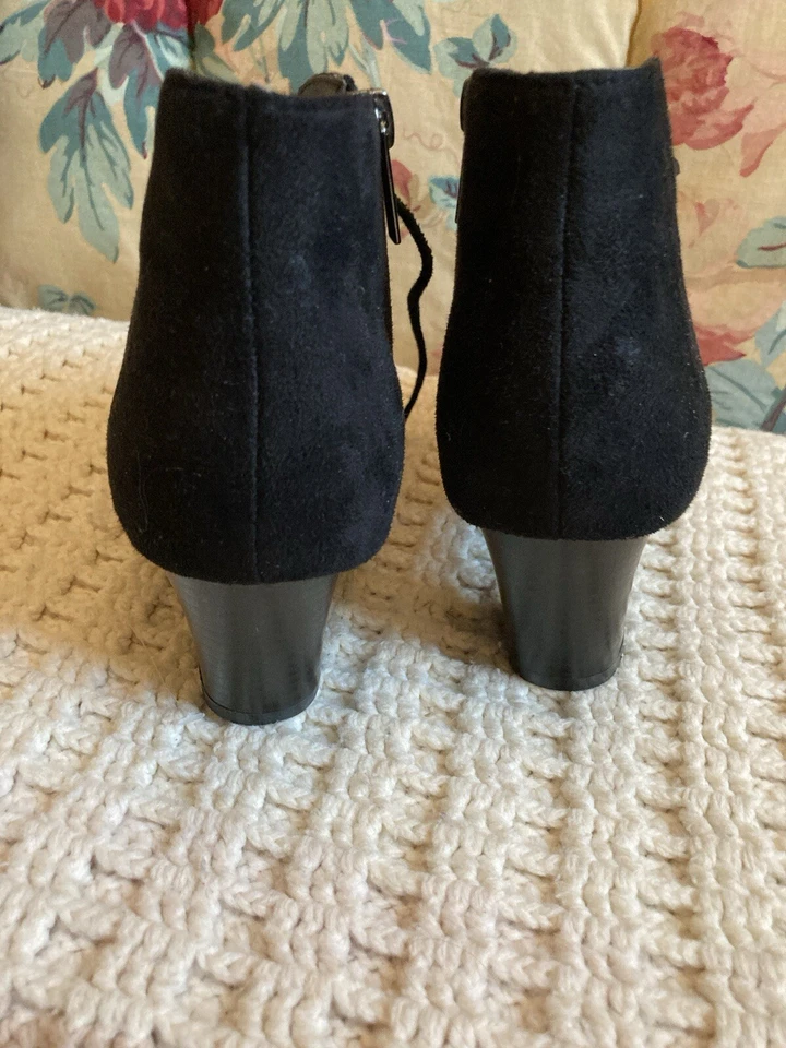 "Botines Catherines negros de gamuza punta abierta talla 9W botas nuevas con cordones tacones de 2,5""" Foto 4 de 4