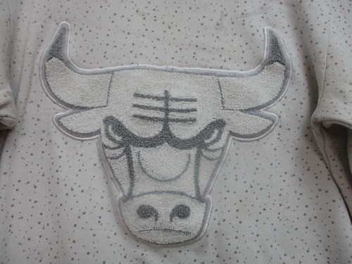 Chicago Bulls Sweater Small Adult Beige NBA Pullover Embossed Logo Casual Mens S - Picture 3 of 12