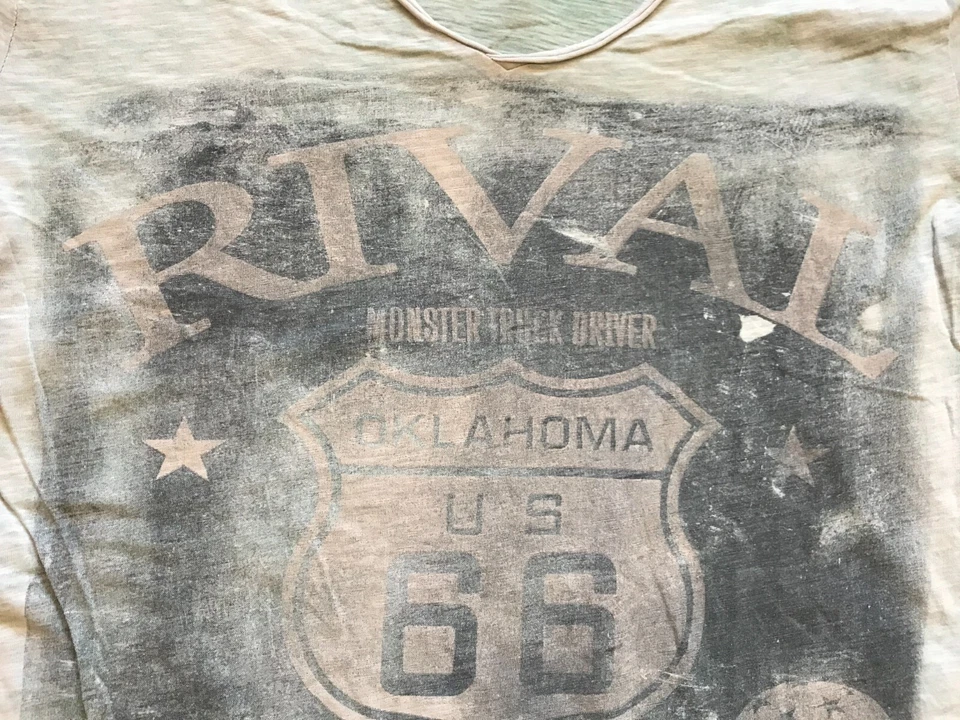 CAMISETA KEY LARGO ALEMANIA MOTOCICLISTA RIVAL OKLAHOMA CUELLO EN V ESTAMPADA GRIS TALLA MEDIANA UE Foto 3 de 4