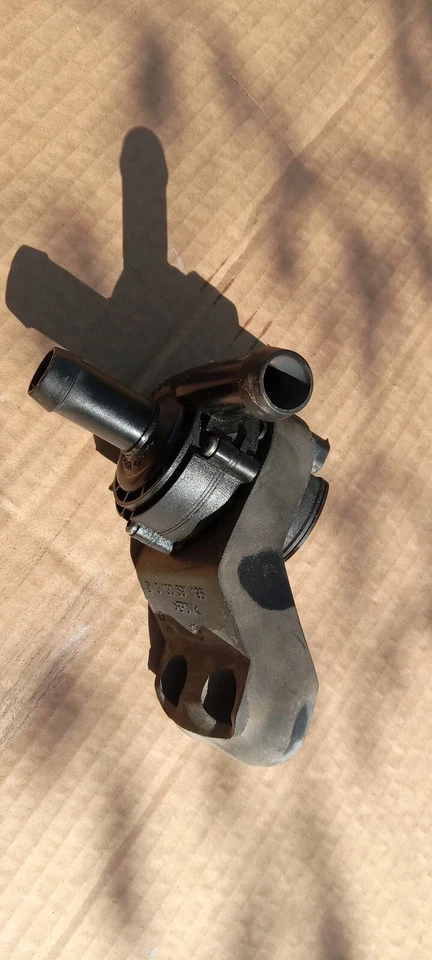 08 09 10 Bomba de refrigerante diésel Ford F-250 350 Super Duty 6.4 Powerstroke OEM Foto 4 de 4