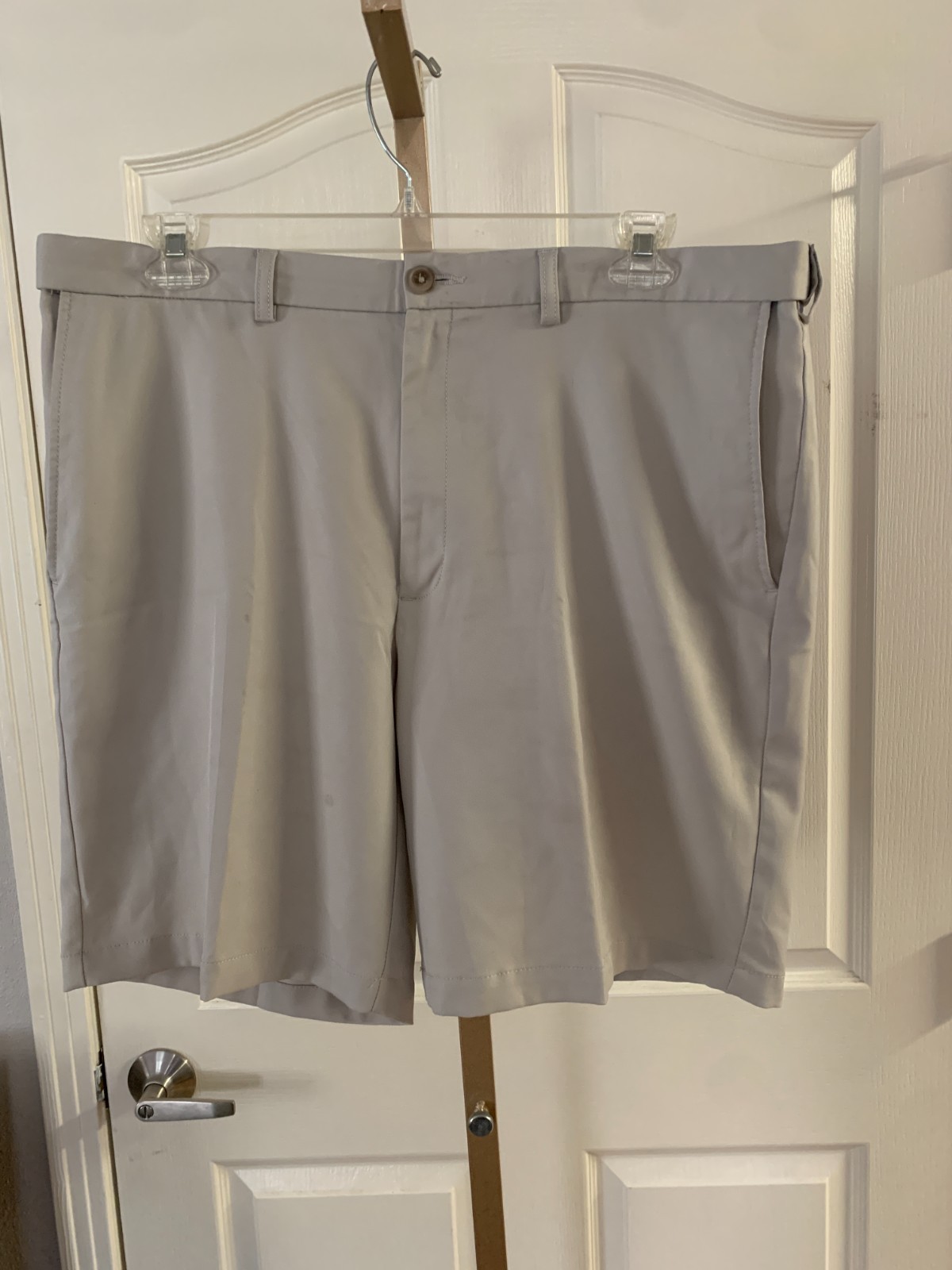 Cool 18 Pro Men’s Golf Shorts Size 40 Beige Performance Flat Front Stretch