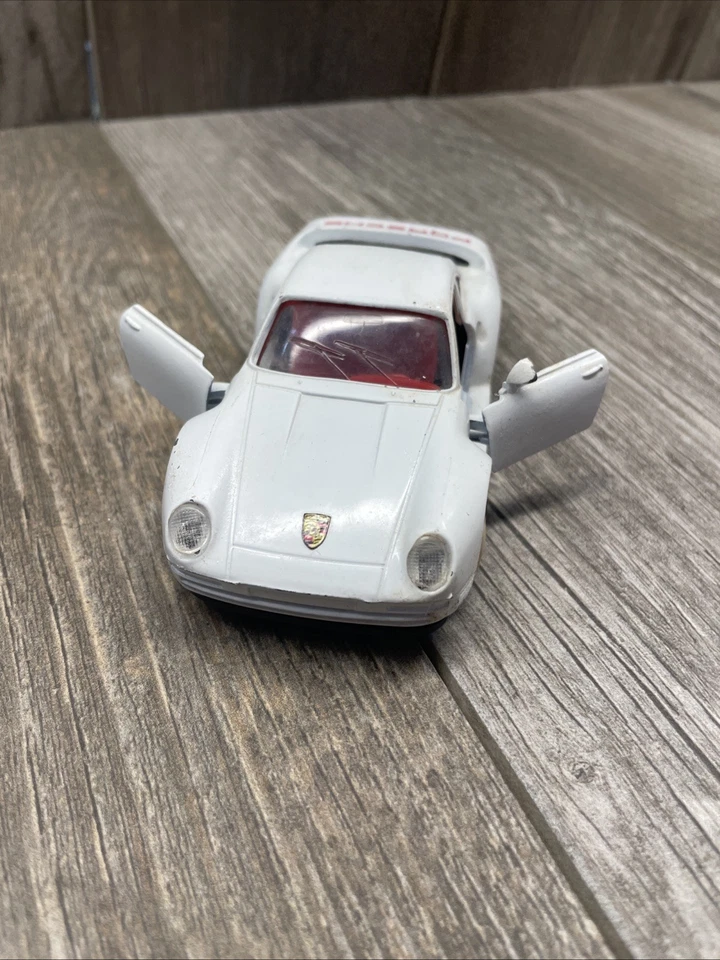 VTG MAJORETTE 2500 SERIES GRAND SPORT PORSCHE 959 WHITE DIECAST 1:34 SCALE - Image 2 of 4