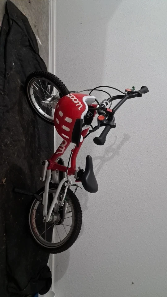 Bicicleta para niños WOOM 2 niños 3-5 años 14 pulgadas peso ligero ligeramente usado Foto 4 de 4