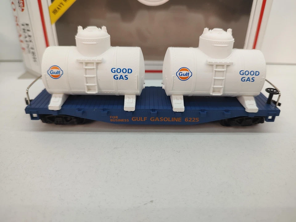 Model Power HO Scale 40' Flat Car Twin Removable Tanks Gulf Gasoline 8161 6225 - Image 2 of 4