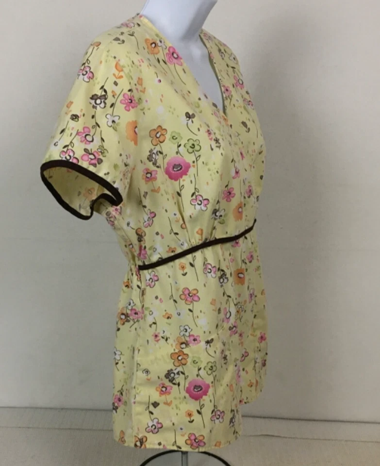SB Scrubs Scrub Women Top Size S Yellow w Flowers Short Sleeves Pockets V Neck - Image 2 of 4