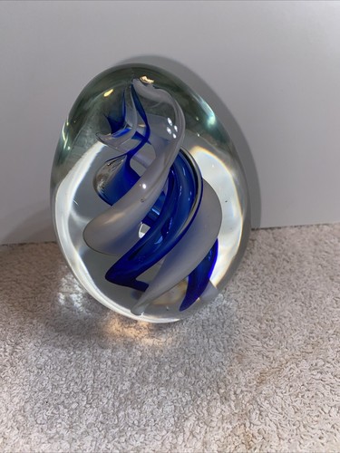 Classic Art Glass Beautiful Paperweight - Picture 8 of 11