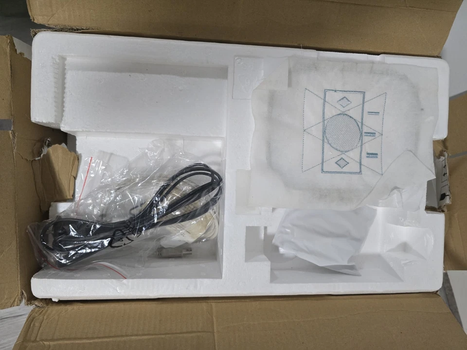 Máquina de bordar Bernina Bernette modelo H79 Foto 3 de 4