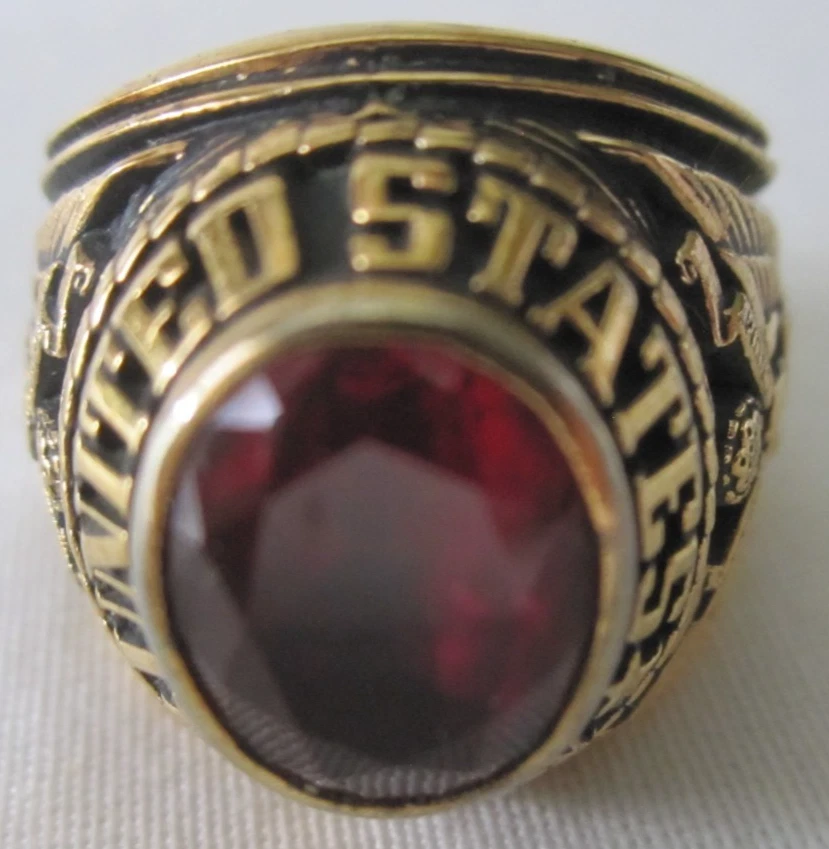 Military United States Army Gold Plated Ring Red Glass Size 9 - Image 2 of 4