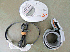  11 9 Sony SRF-M85W Sports Mega Bass Walkman, MDR-W014 Headset, Armband TESTED