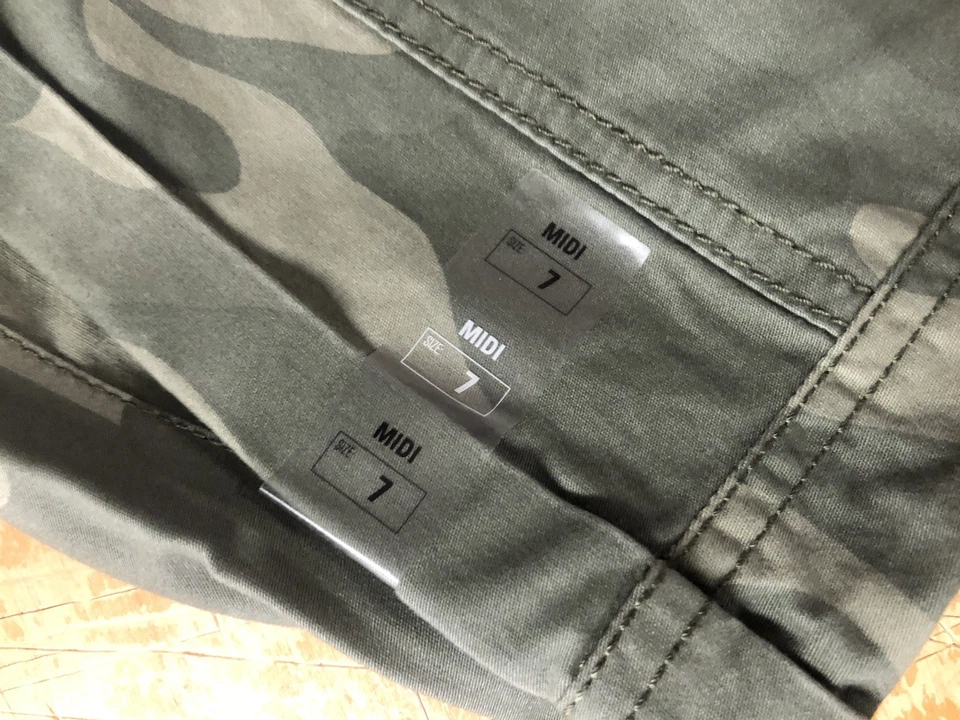 new SO Midi Camo Green Low-Rise Cuffed 4” Bermuda Shorts Womens Jrs 7 Stretch - Image 2 of 4