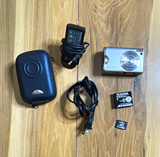 Fujifilm FinePix F20 Silver Compact Camera 6.3MP 3x w/ NP-70, Case, 1GB