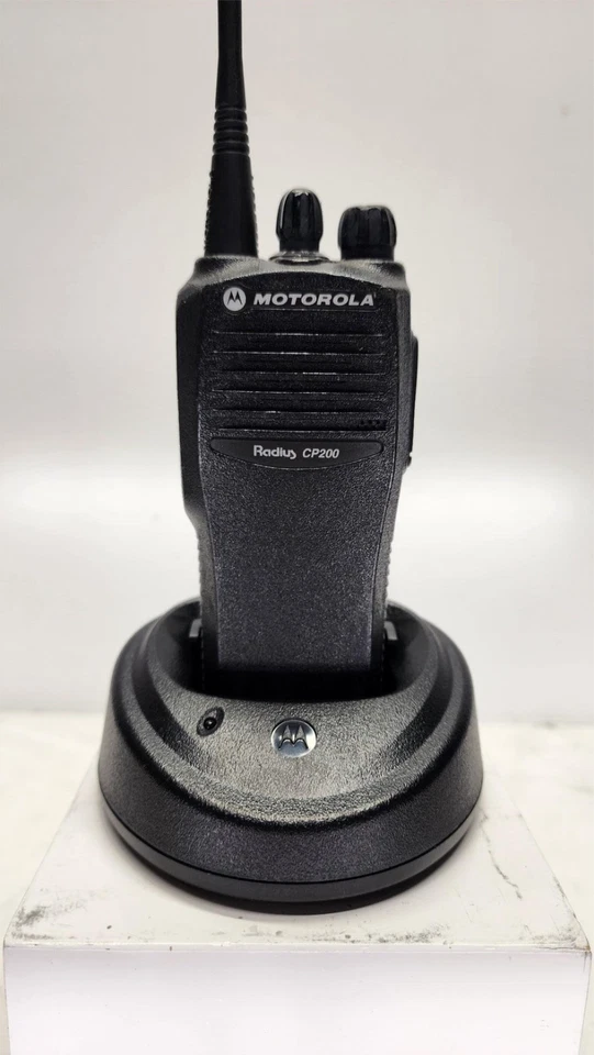 Motorola CP200 UHF 438-470 MHz 4 Channel 4 Watt (Complete Kit) - Image 2 of 4