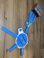 Thomas Trackmaster Tidmouth Sheds And Turntable With Blue Train Track