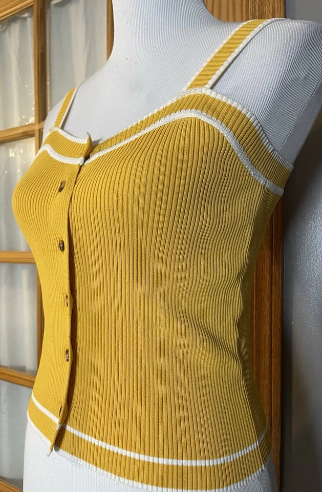 Camiseta sin mangas Y2K para mujer con botones S calce ajustado amarillo mostaza tejido ropa de club clásico Foto 2 de 4