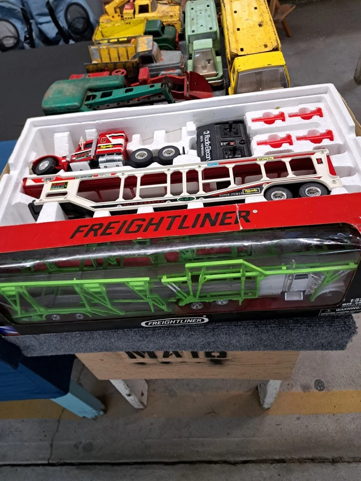 Shinsei Radio Elecon RC Aluminium Peterbilt Auto Carrier Semi w/ cars PARTS ONLY - Image 3 of 4