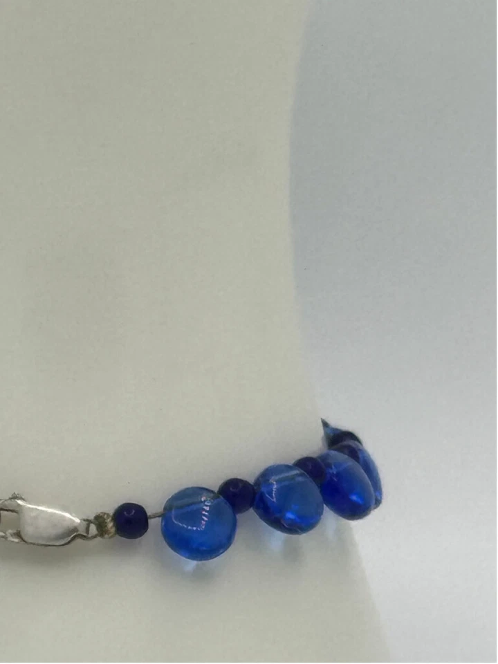 Pulsera de ley con cuentas de vidrio azul cobalto de 6,75" Foto 4 de 4