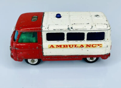 Corgi Toys 英軍アンビュランス Commer 3/4t Corgi Toys Commer Ambulance made in Gt Britain 3/4 Ton Chassis