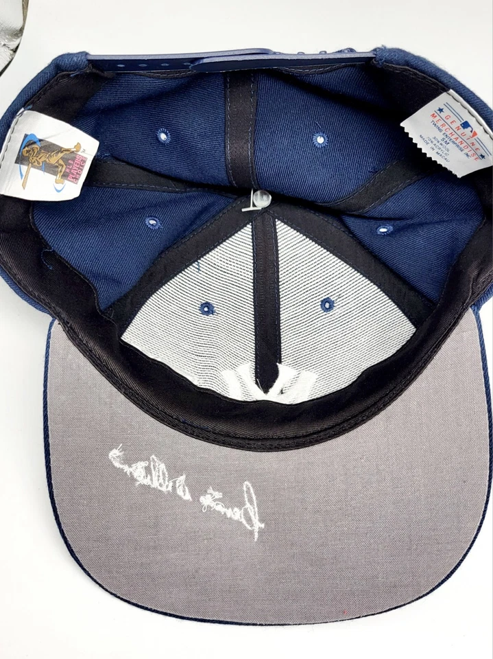AUTHENTIC AUTOGRAPHED Bernie Williams HAT NEW YORK YANKEES W/DISPLAY CASE AUTO - Image 3 of 4