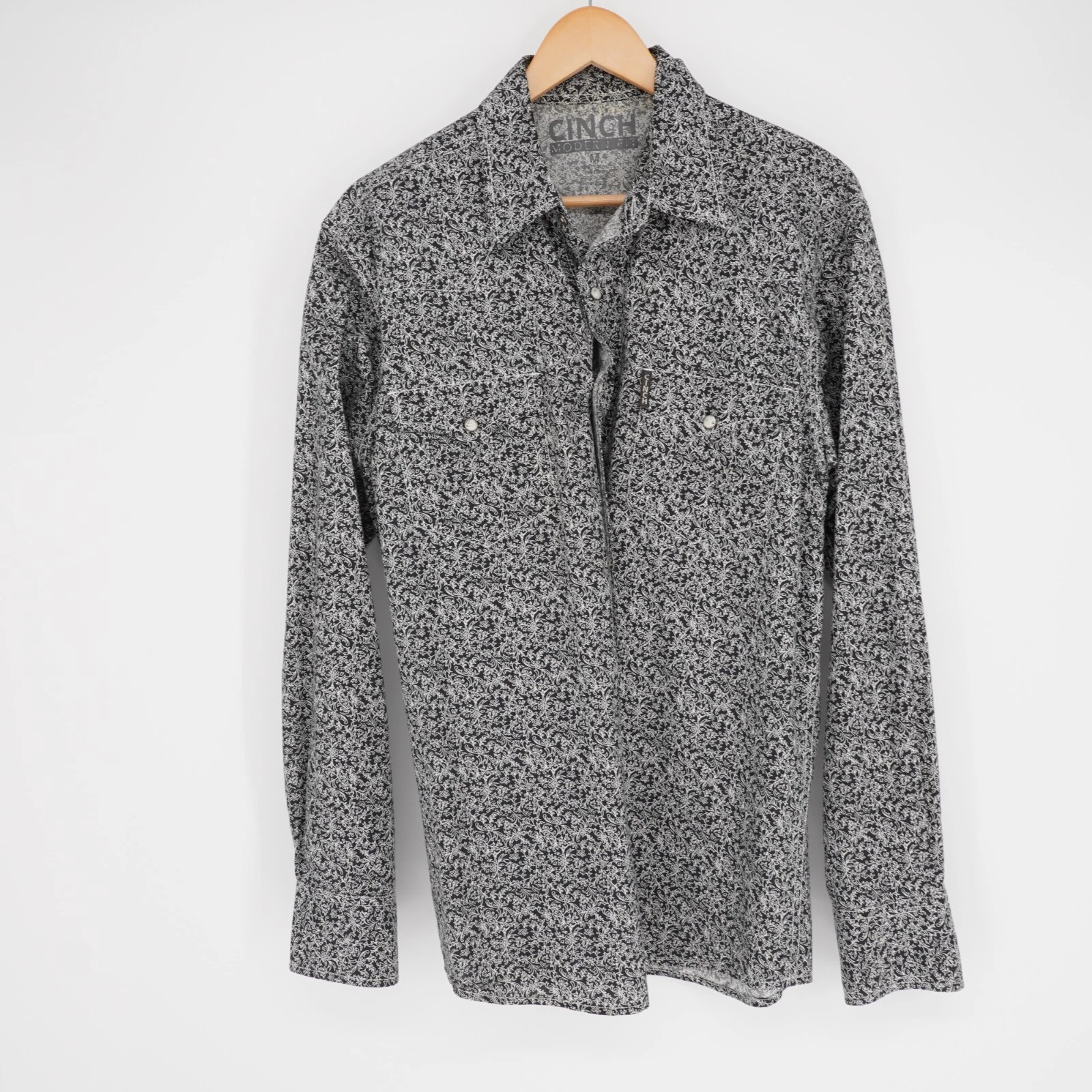 Cinch Pearl Snap Shirt Mens M Floral Black White Cotton Western Pockets Cowboy
Opens in a new window