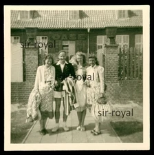 Westerland 1950s - People in Front of Oasis Guest Home - Sylt - Photo 7x7cm