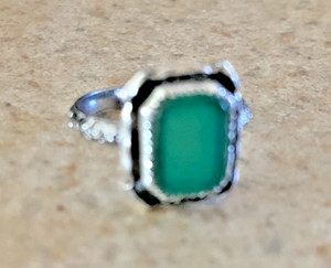 VINTAGE GREEN IN SILVER TONE SETTING SIZE 3 1/2 RING SIGNED PAT. PED.
