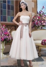 **NWT Sincerity Ivory Short Wedding Dress. Size 16**