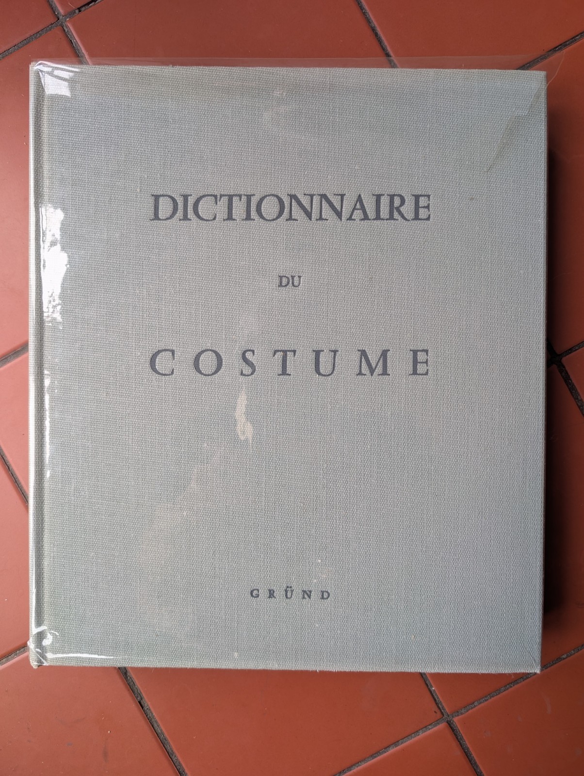 DICTIONNAIRE DU COSTUME Maurice Leloir 1951 Fully illustrated HB 390 pages