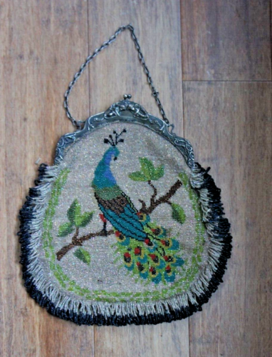 Antiguo bolso de pavo real de doble cara con marco de querubines en relieve con flecos - Imagen 1 de 10