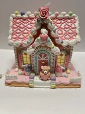 HTF Love & Cupcakes Large Valentine Pastel Light-Up Gingerbread House 11" NEW!