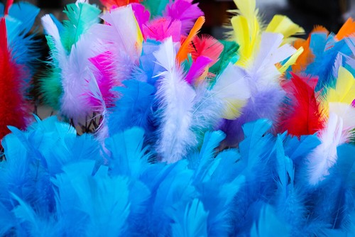 1/4 Lb. Ivory Turkey T-Base Wholesale Flat Feathers Bulk Mardi Gras Wedding - Picture 9 of 9