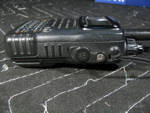 Yaesu VX-7R VHF/UHF Hand-Held Transceiver 4-Band With Charger And Speaker/Mic - Photo 3/24