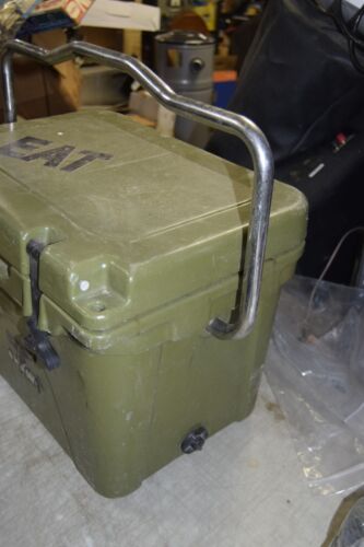 Vintage! ORCA 20 QT Cooler- Olive Green with Steel Handle - Picture 5 of 16