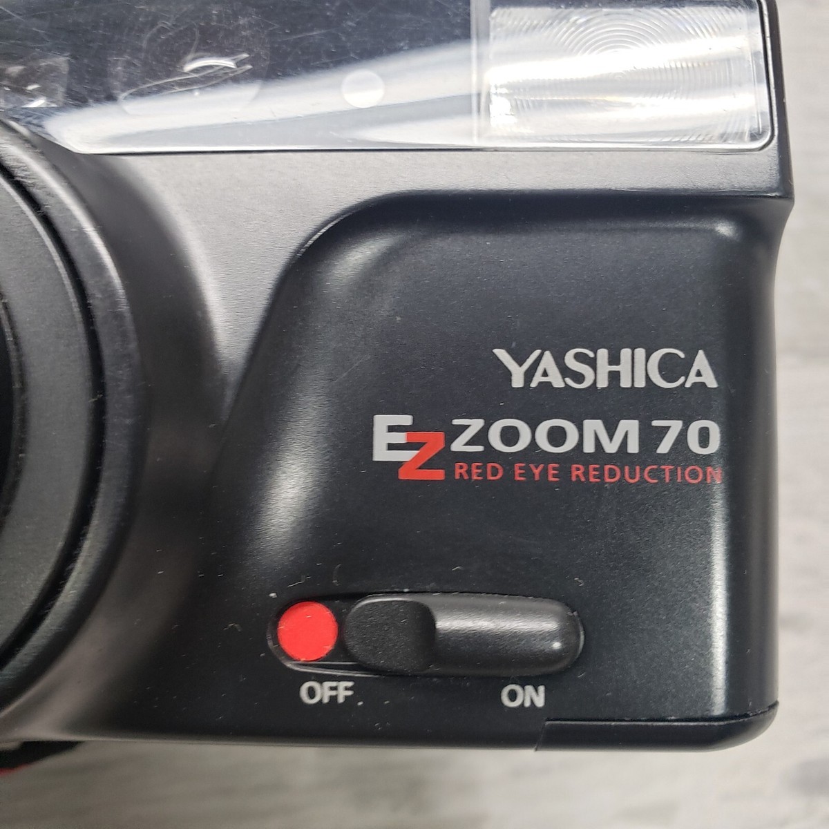 Yashica EZ5 Zoom 70 Vintage 35mm Film Point & Shoot Camera w/Case