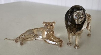 READ Swarovski 2016 SCS Annual Ed. Akili Father Male Lion + Female Mother Lion