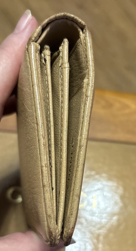 Auténtica cartera larga Chanel con logo CC dorado. Foto 3 de 4