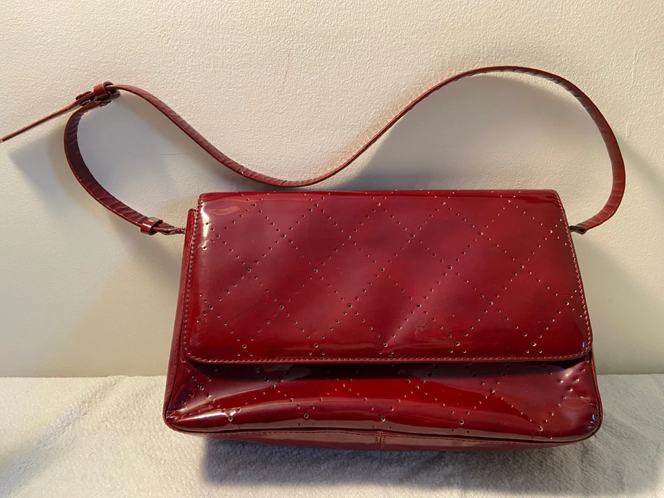 Bolso de hombro MAXX New York charol rojo - solapa con cierre magnético - forro negro Foto 3 de 4