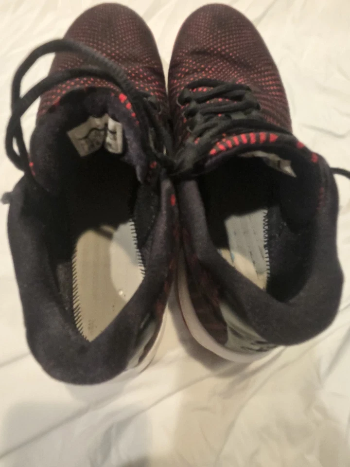 Jordan Hombres B. Fly Negro/Rojo Gimnasio/Gris Oscuro/Blanco Zapato de Baloncesto 9.5 Hombres EE. UU. Foto 4 de 4