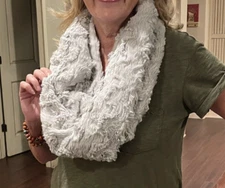 ✅ Womens Light Gray Fuzzy Winter Infiniti Circle Loop Cowl Bulky Scarf Warm Knit