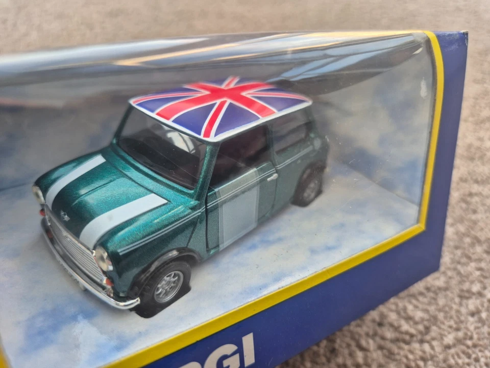 Corgi Clásicos 1/36 Mini Cooper Británico Carreras Verde Modelo Fundido Toy Car - Imagen 3 de 4