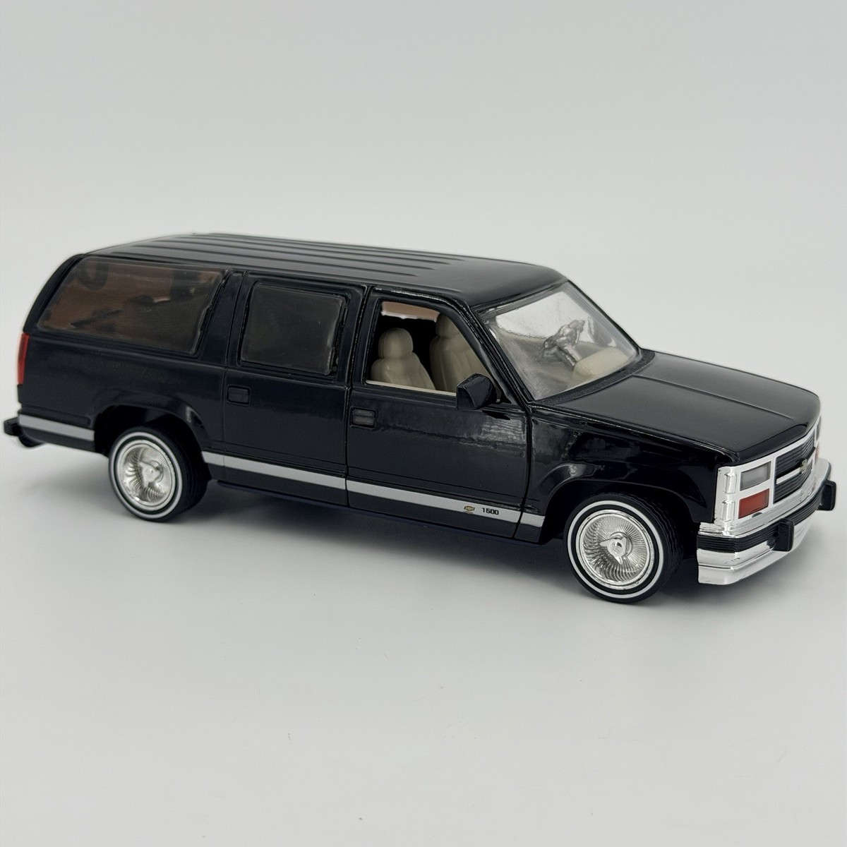 ULTRA RARE Sunnyside 1:24 Scale Black 1993 Chevy Suburban Lowrider