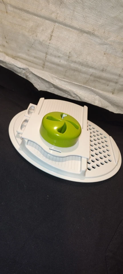 The Sharper Image~Salad Spinner Mandoline Slicer Green & White Interchangeable - Image 2 of 4