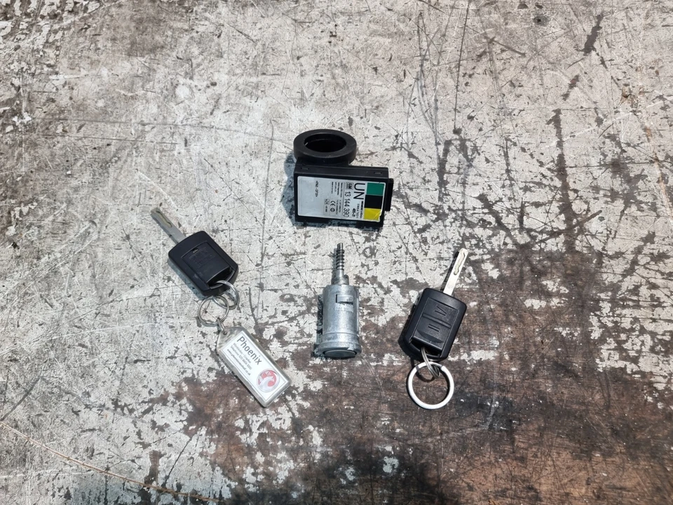 Переключатель зажигания Vauxhall Tigra с 2 клавишами и иммобилайзером 1.4 2006 TwinTop 13144390 - Изображение 3 из 4